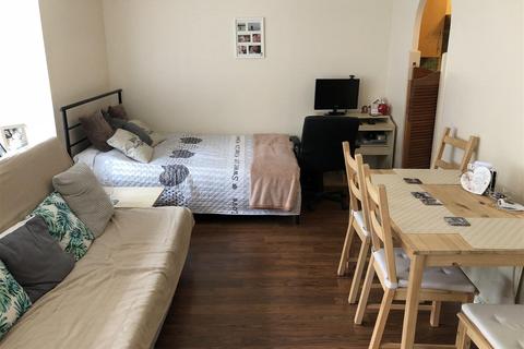 Studio to rent, Jackdaw Court, Harrier Road, Colindale, London