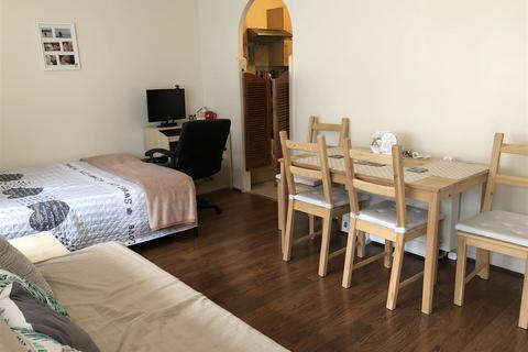 Studio to rent, Jackdaw Court, Harrier Road, Colindale, London