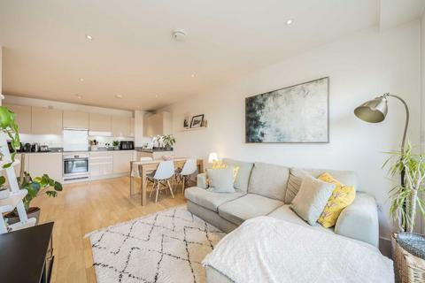 2 bedroom flat for sale, Streatham High Road, London SW16