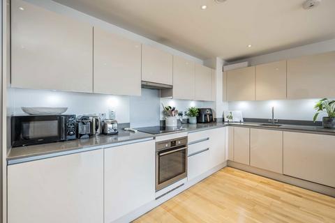 2 bedroom flat for sale, Streatham High Road, London SW16