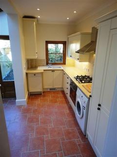 3 bedroom terraced house to rent, St Peters Lane, Canterbury