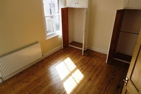 3 bedroom terraced house to rent, St Peters Lane, Canterbury