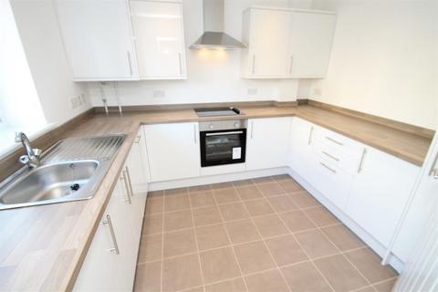 3 bedroom townhouse to rent, Evesham Road, Redditch, B97 5ER