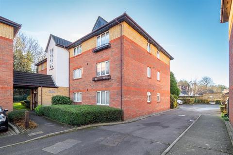 2 bedroom apartment for sale, Dover Gardens, Carshalton