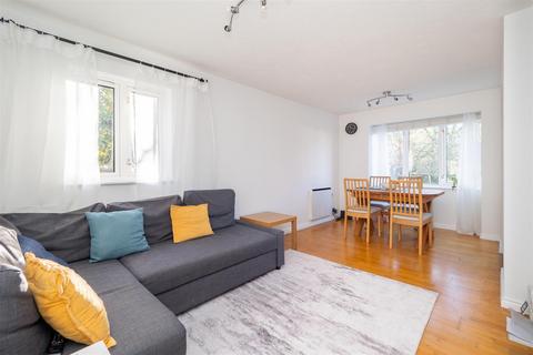 2 bedroom apartment for sale, Dover Gardens, Carshalton