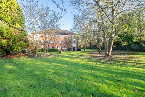 20 Dover Gardens, Carshalton, SM5 2LD
