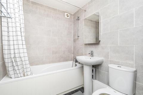 20 Dover Gardens, Carshalton, SM5 2LD