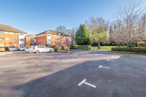 20 Dover Gardens, Carshalton, SM5 2LD