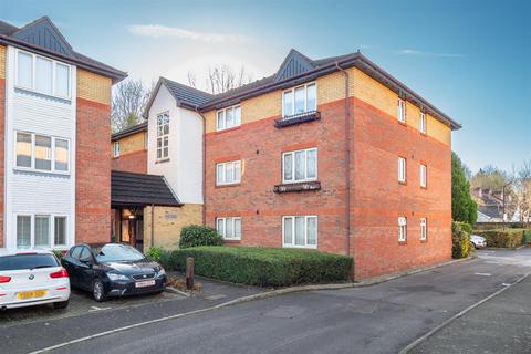 20 Dover Gardens, Carshalton, SM5 2LD