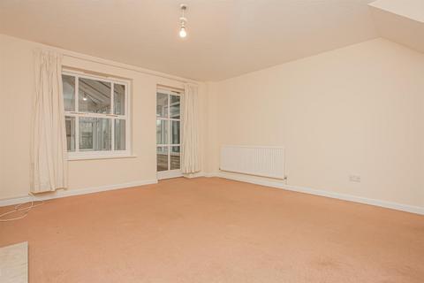 2 bedroom end of terrace house to rent, off BOTLEY ROAD