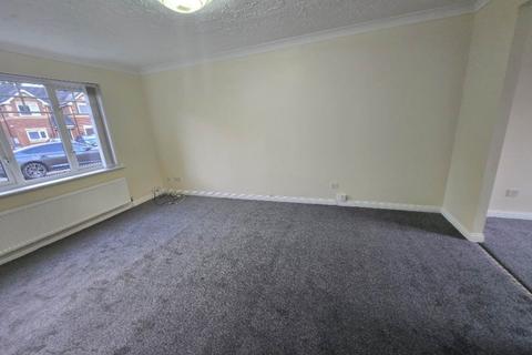 3 bedroom detached house to rent, Millwater Avenue, Dewsbury