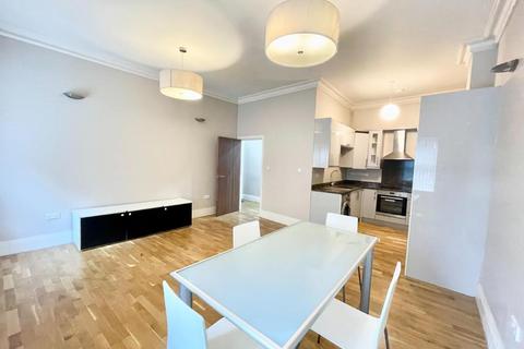 2 bedroom apartment to rent, Northfield Avenue, West Ealing W13