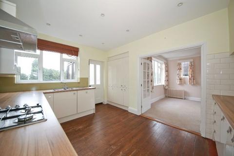 4 bedroom detached house to rent, Marlborough Crescent, Sevenoaks, TN13 2HH