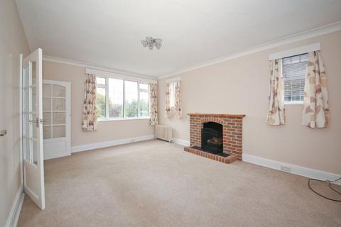 4 bedroom detached house to rent, Marlborough Crescent, Sevenoaks, TN13 2HH