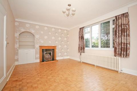 4 bedroom detached house to rent, Marlborough Crescent, Sevenoaks, TN13 2HH