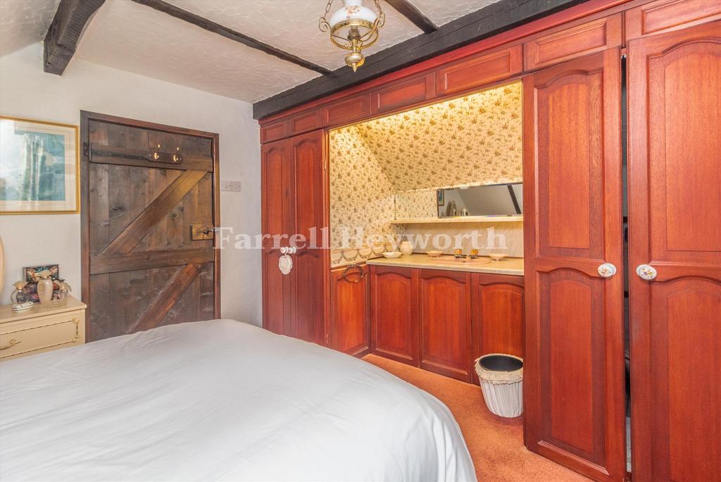 Bedroom 1 image 2