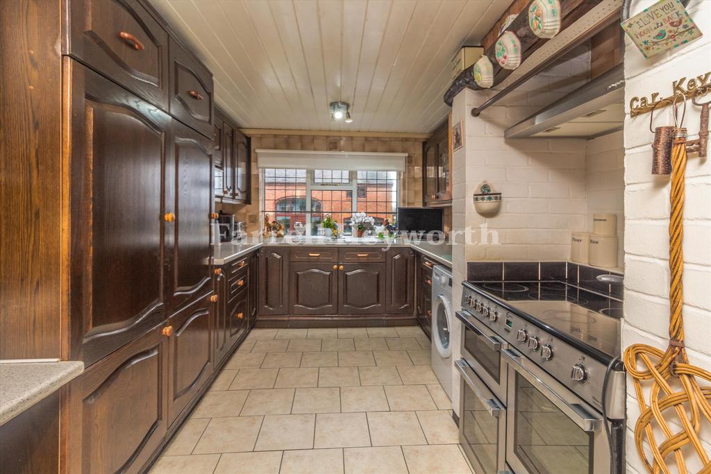Kitchen image 5