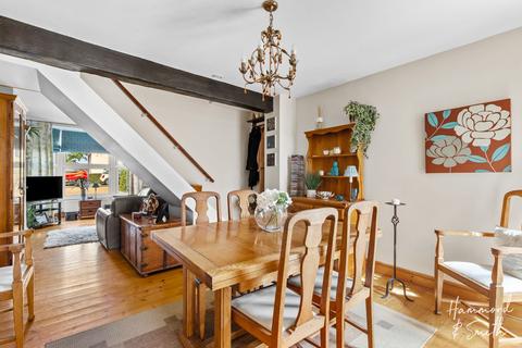 41 Upland Road, Thornwood, Epping, CM16 6NJ