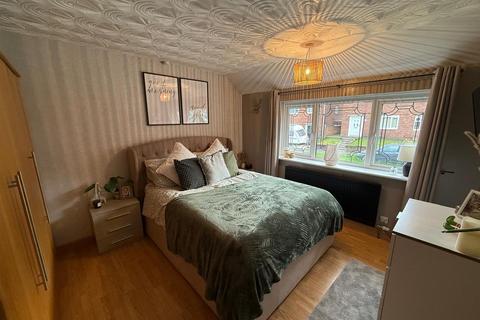 3 bedroom semi-detached house for sale, Wallace Rise, Cradley Heath, B64 7LP