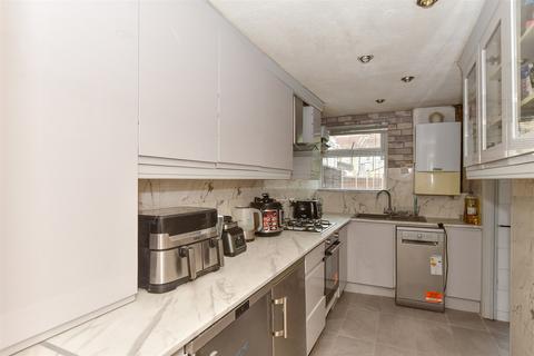 3 bedroom terraced house for sale, Railway Street, Romford RM6