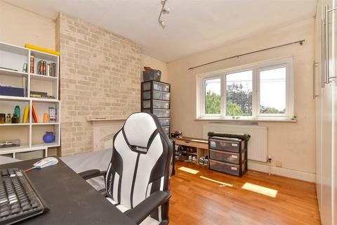 3 bedroom terraced house for sale, Railway Street, Romford RM6