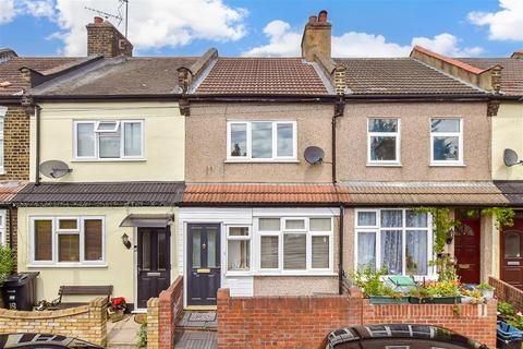 3 bedroom terraced house for sale, Railway Street, Romford RM6