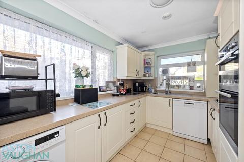 3 bedroom detached house to rent, Thornhill Rise, Brighton BN41