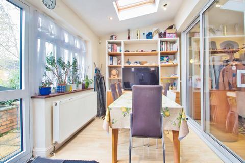 4 bedroom semi-detached house to rent, Milford Gardens, Edgware