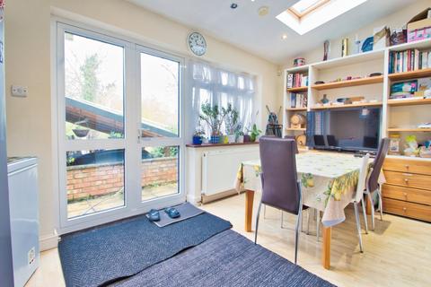 4 bedroom semi-detached house to rent, Milford Gardens, Edgware