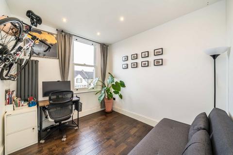 2 bedroom flat for sale, Knollys Road, London SW16