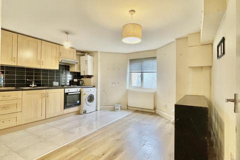 1 bedroom flat to rent, 48 Longley Road, Tooting, London, SW17 9LL