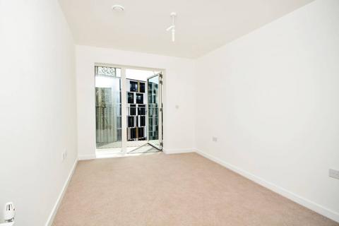 1 bedroom flat to rent, Atkins Square, Hackney Downs, London, E8