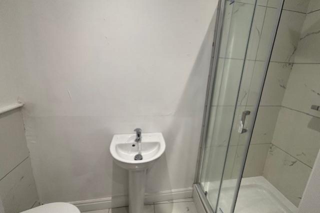 6 canalside ensuite