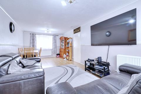 3 bedroom flat for sale, Harts Lane, Barking IG11