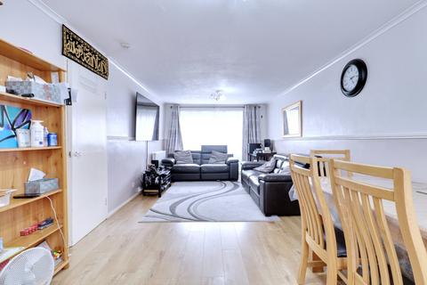 3 bedroom flat for sale, Harts Lane, Barking IG11