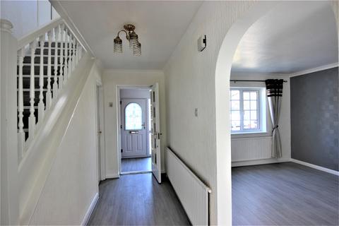 4 bedroom detached house to rent, Roundhills, Essex, EN9