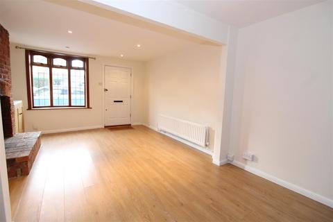 2 bedroom end of terrace house to rent, Front Street, Slip End, Luton