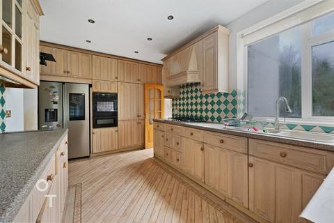 4 bedroom detached house for sale, Chase Road, London, N14 4LD