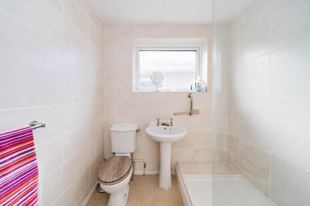 11 - shower room.jpg