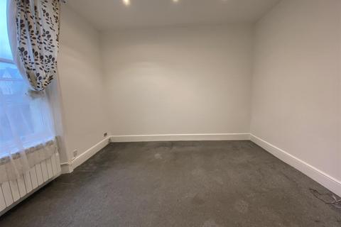 Studio to rent, Warrior Square, St. Leonards-On-Sea