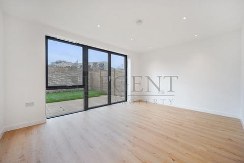 3 bedroom townhouse to rent, Twenty Three West, Felix Rd, W13