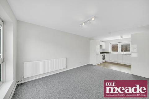 3 bedroom flat to rent, Rosebank Gardens, Bow, E3