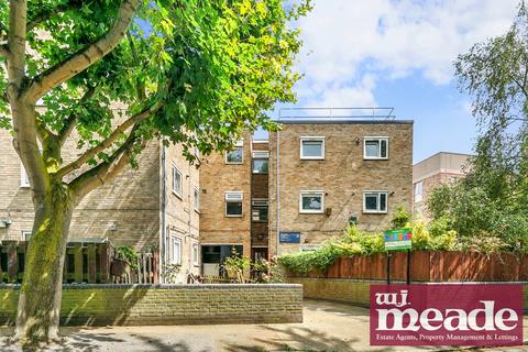 3 bedroom flat to rent, Rosebank Gardens, Bow, E3