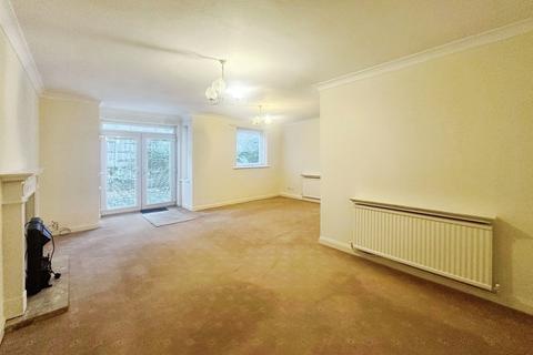 2 bedroom flat to rent, Roe Green Avenue, Worsley, Manchester, Greater Manchester, M28