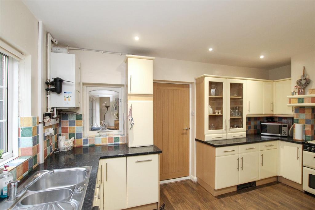 Kitchen - b.JPG