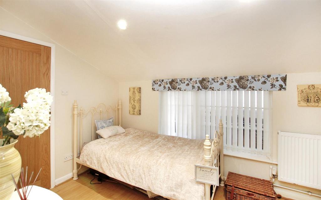 Bedroom 3 - b.JPG