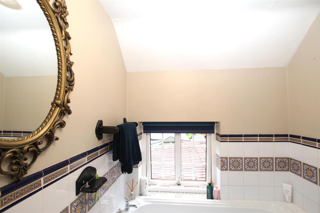 Bathroom - b.JPG