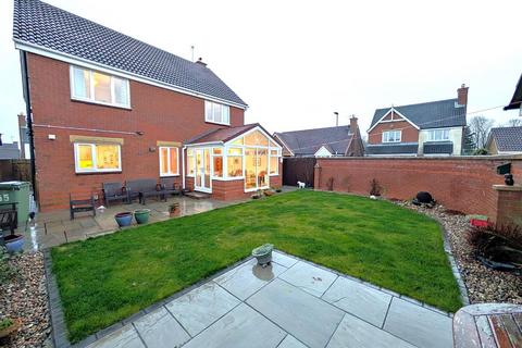 4 bedroom detached house for sale, O'neill Drive, Peterlee, County Durham, SR8 5UD