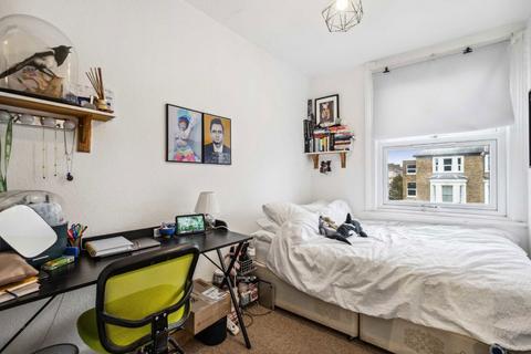 4 bedroom flat to rent, Shepherds Bush Road, London W6