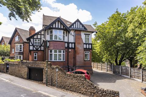 8 bedroom house to rent, Harlaxton Drive , Lenton , Nottingham